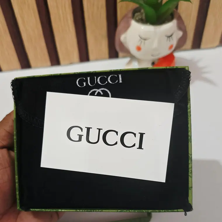 CARTERA PARA CABALLERO GUCCI & BURBERRY MOD# 12162 9