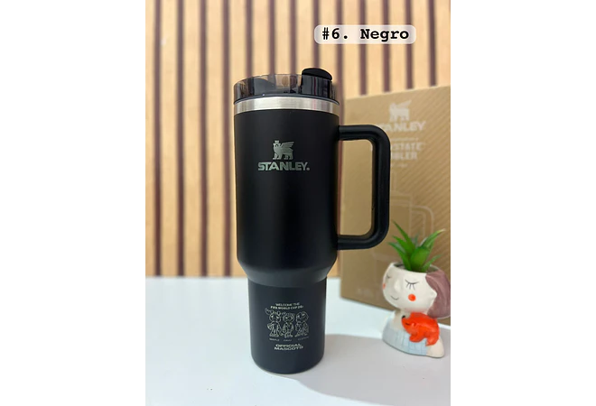 TERMO STANLEY CON AGARRADERA DE 1.18L (MASCOTAS DEL MUNDIAL)  🦅🥤STV40M