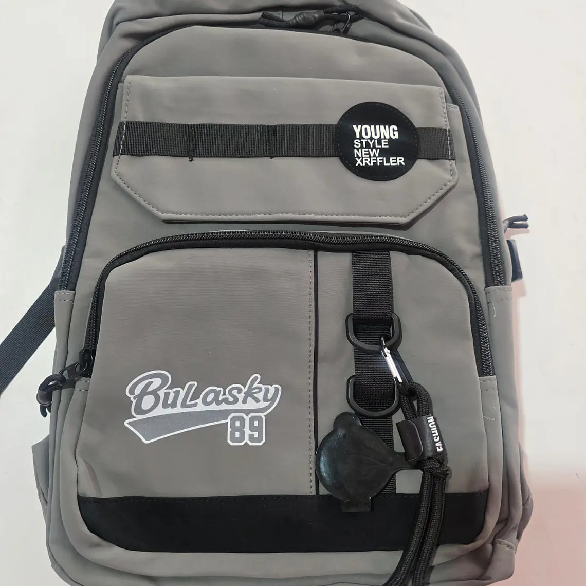 MOCHILA JUVENIL BULASKY 89 CON LLAVERO MOD# 6822 2