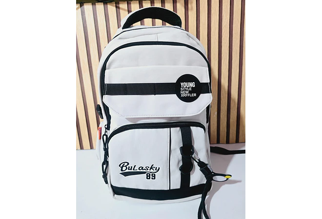 MOCHILA JUVENIL BULASKY 89 CON LLAVERO MOD# 6822