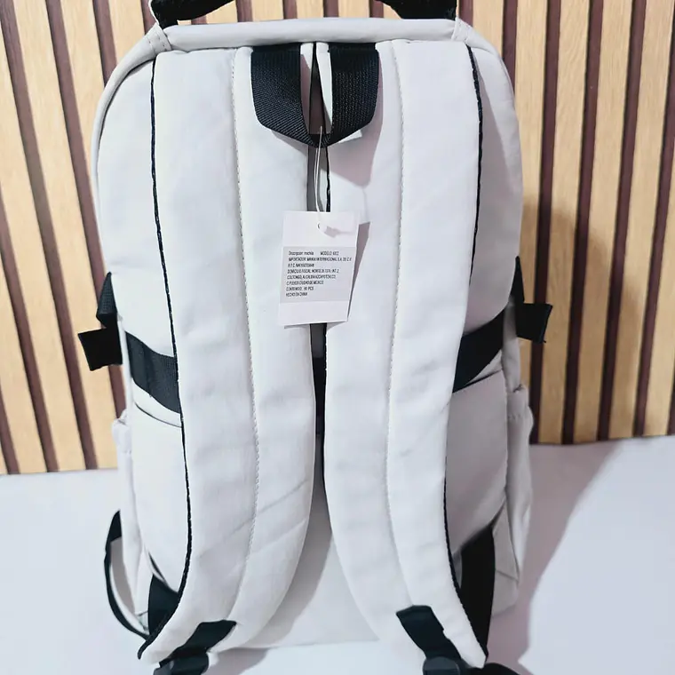 MOCHILA JUVENIL BULASKY 89 CON LLAVERO MOD# 6822 7