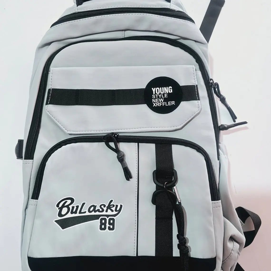 MOCHILA JUVENIL BULASKY 89 CON LLAVERO MOD# 6822 8