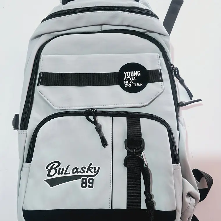 MOCHILA JUVENIL BULASKY 89 CON LLAVERO MOD# 6822 8