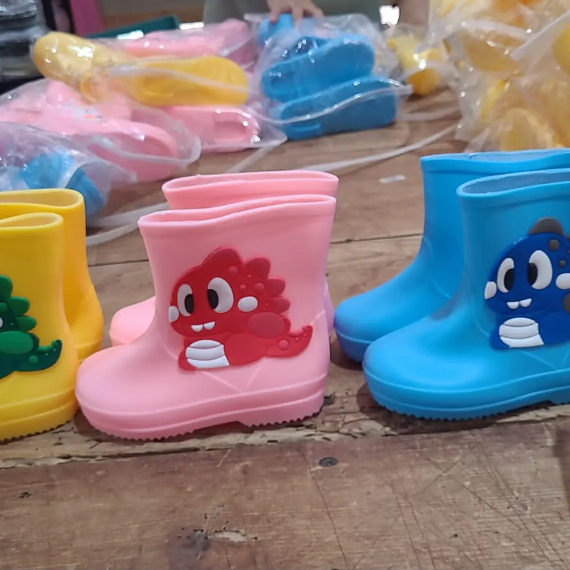 BOTAS PARA LA LLUVIA DISEÑO DINOS KAWAII MOD #103 4