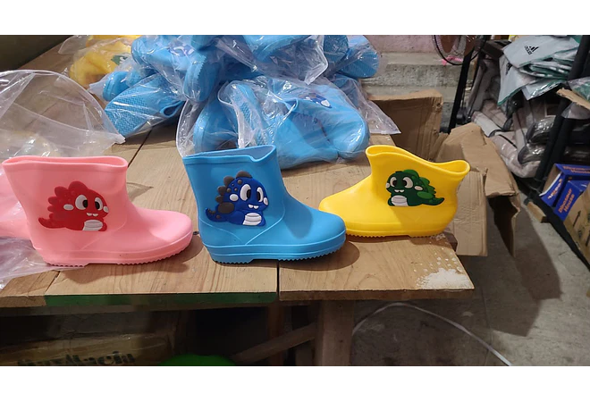 BOTAS  21 AL 22 PARA LA LLUVIA DISEÑO DINOS KAWAII  MOD #210
