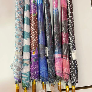 SOMBRILLA JUMBO CON 16 VARILLAS ,DOBLE FORRO MANGO DE MADERA VARIOS ESTAMPADOS MOD# S-33