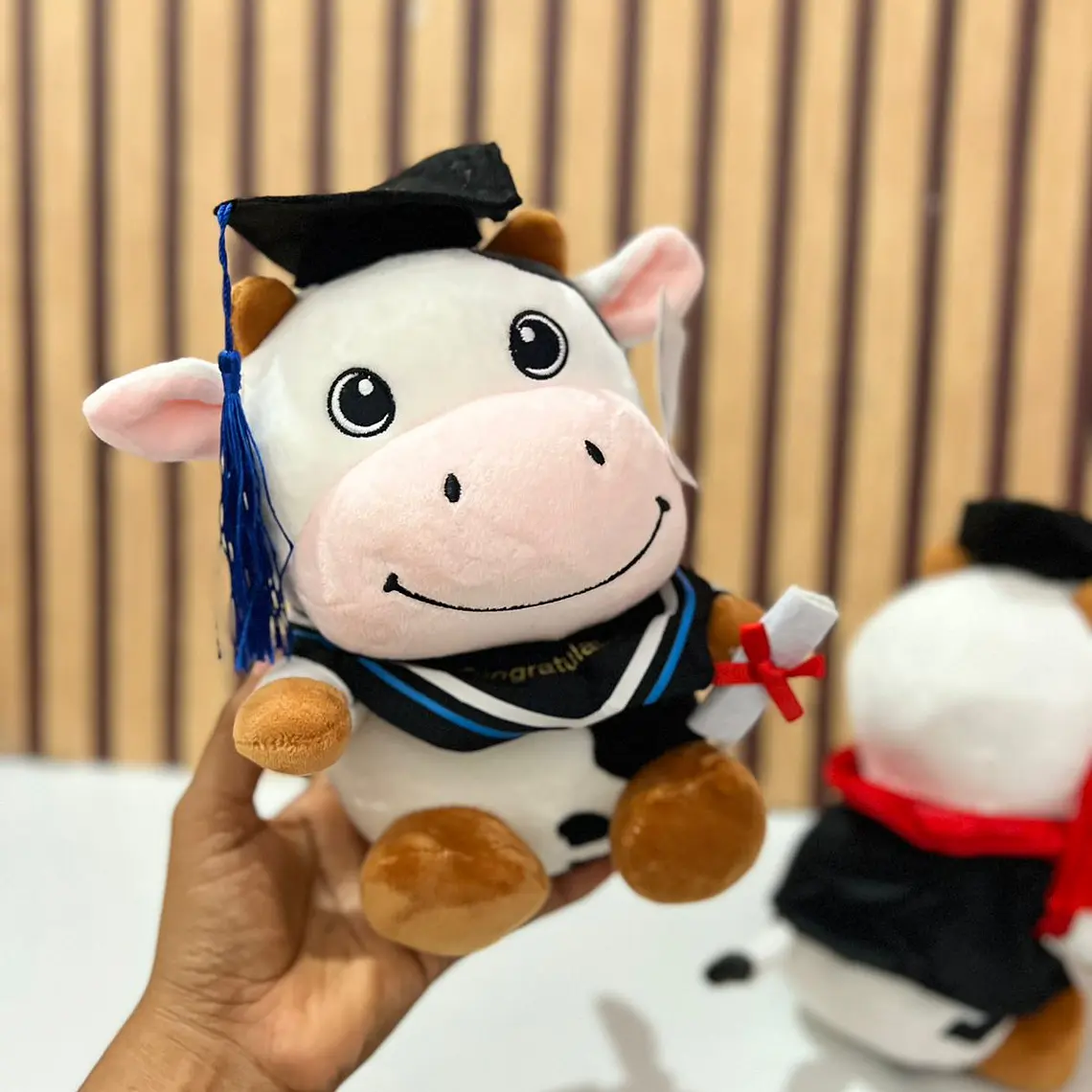 PELUCHE VAQUITA CON BIRRETE 🎓  MOD# Y446 GRADUACION 🐮 4