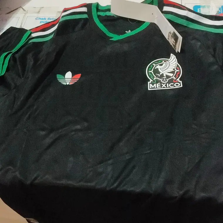 PLAYERA JERSEY MÉXICO JUGADOR NEGRA LOGOS PLASTIFICADOS  MUNDIAL 2