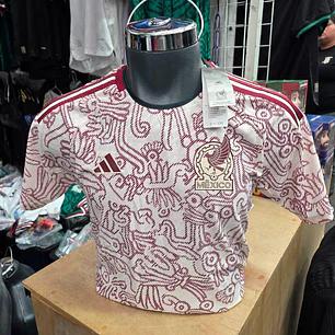 PLAYERA JERSEY 1:1 BEIGE/GUINDA MÉXICO JUGADOR LOGOS PLASTIFICADOS  MUNDIAL