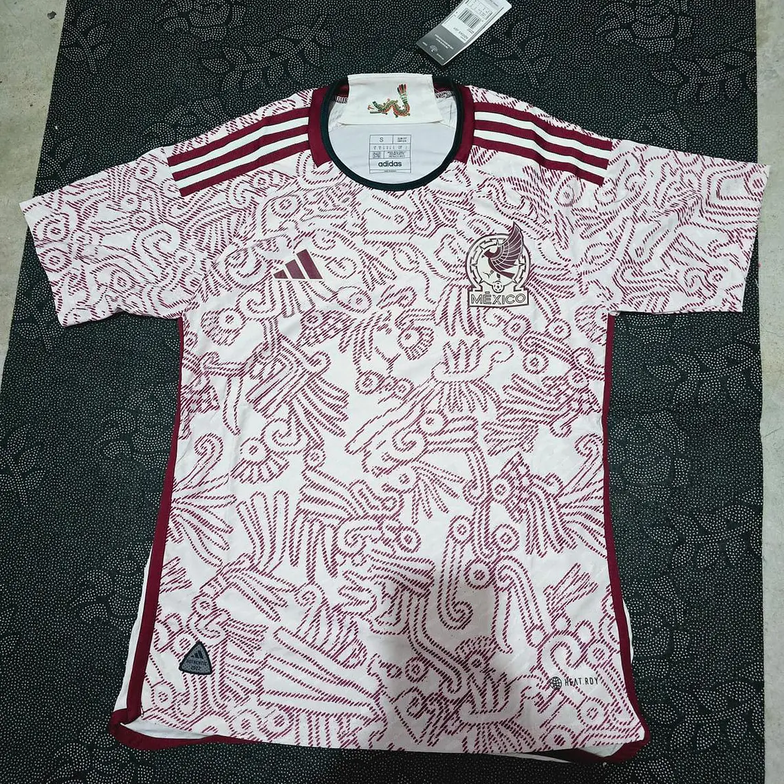PLAYERA JERSEY 1:1 BEIGE/GUINDA MÉXICO JUGADOR LOGOS PLASTIFICADOS  MUNDIAL 2