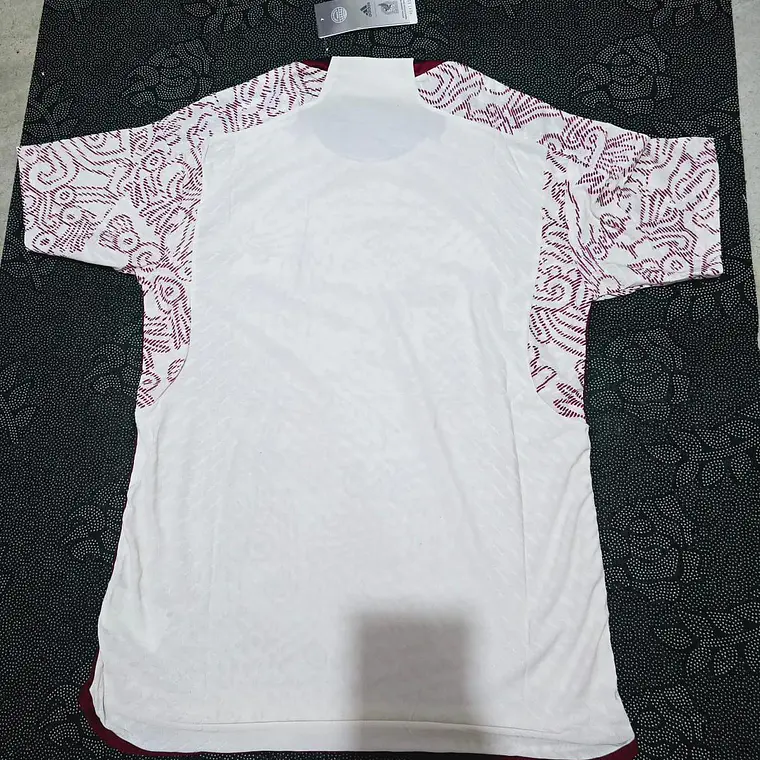 PLAYERA JERSEY 1:1 BEIGE/GUINDA MÉXICO JUGADOR LOGOS PLASTIFICADOS  MUNDIAL 3