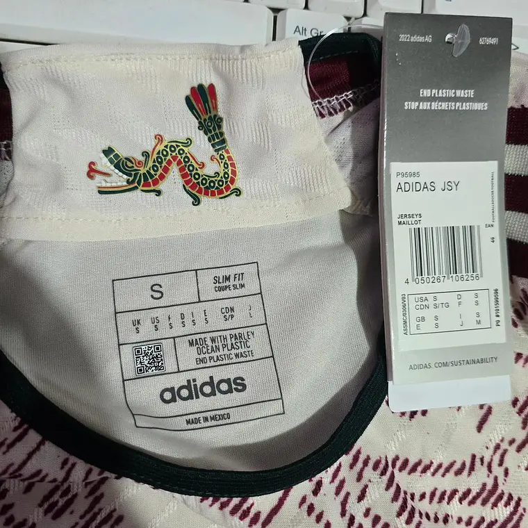PLAYERA JERSEY 1:1 BEIGE/GUINDA MÉXICO JUGADOR LOGOS PLASTIFICADOS  MUNDIAL 5