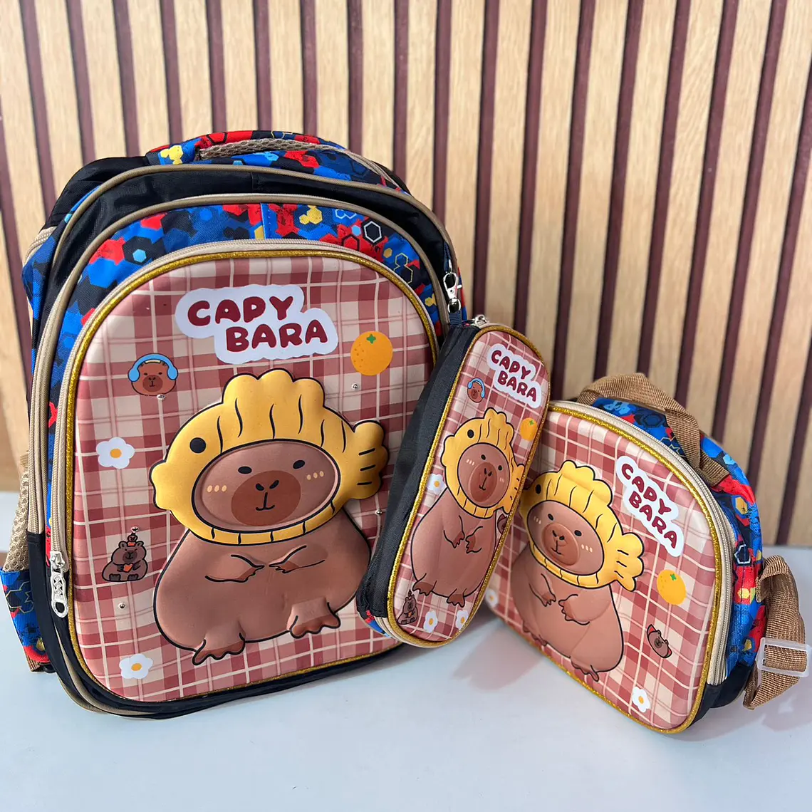 COMBO MOCHILA PARA PRIMARIA DISEÑO CAPIBARA AL AZAR MOD# FX25163-6 12