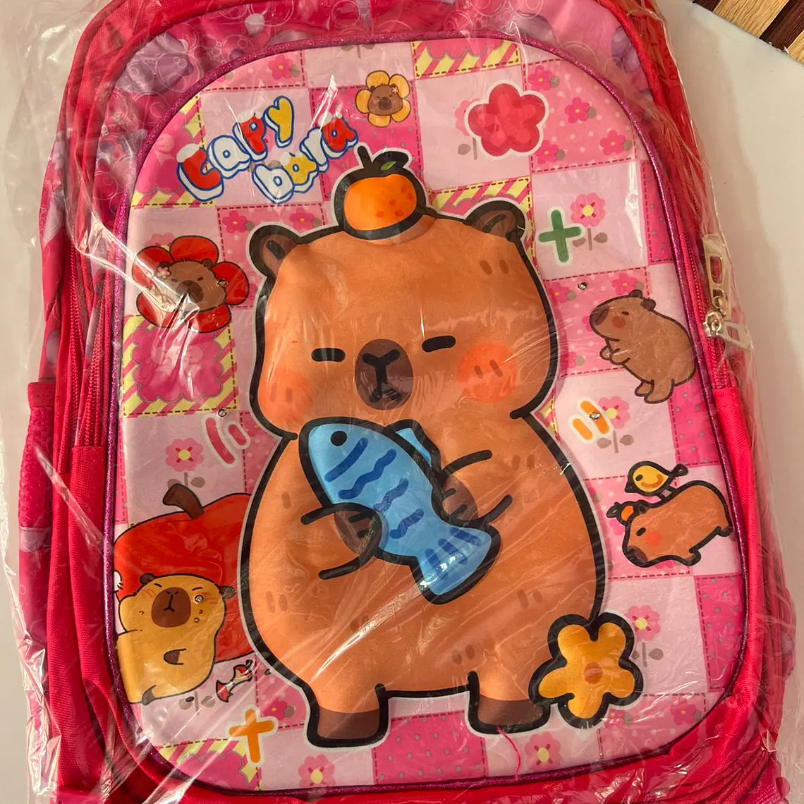 COMBO MOCHILA PARA PRIMARIA DISEÑO CAPIBARA AL AZAR MOD# 25163-7 9