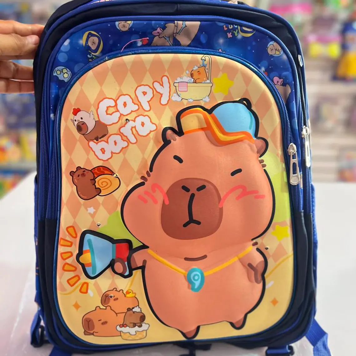 COMBO MOCHILA PARA PRIMARIA DISEÑO CAPIBARA AL AZAR MOD# 25163-7 12