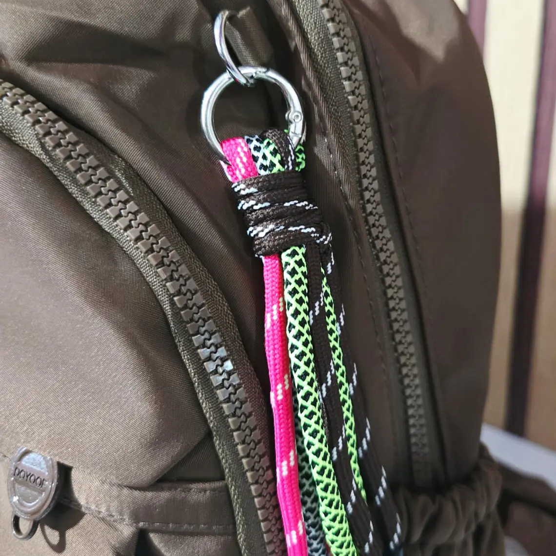 MOCHILA JUVENIL COLGANTE DE COLORES MOD# 1226-9 11