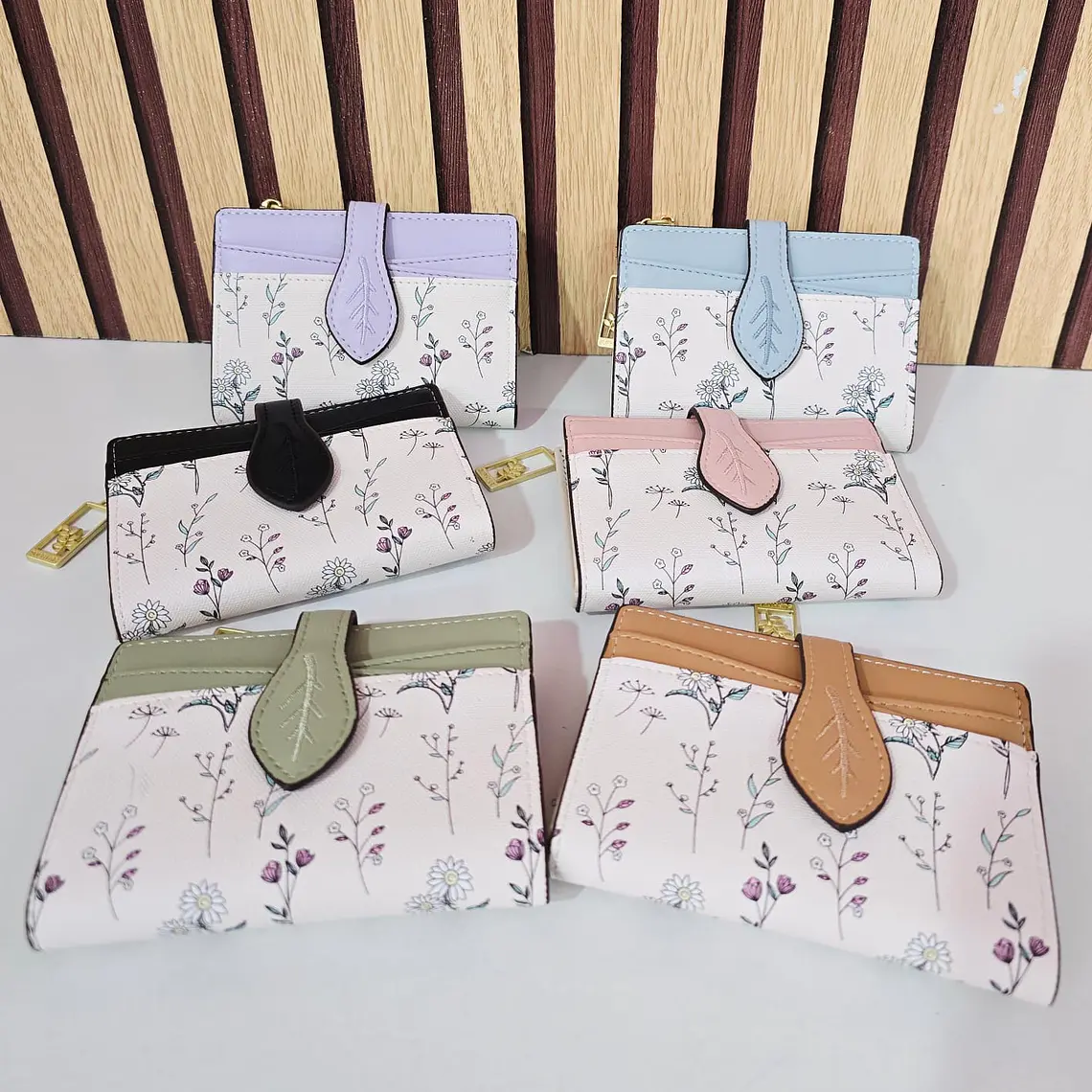 CARTERITA/MONEDERO BROCHE HOJITA MOD# 11878-13 11