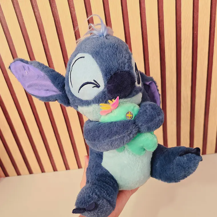 PELUCHES STITCH, WINNIE POOH O CERDITO MOD# WYK5-23, 32, 26 7