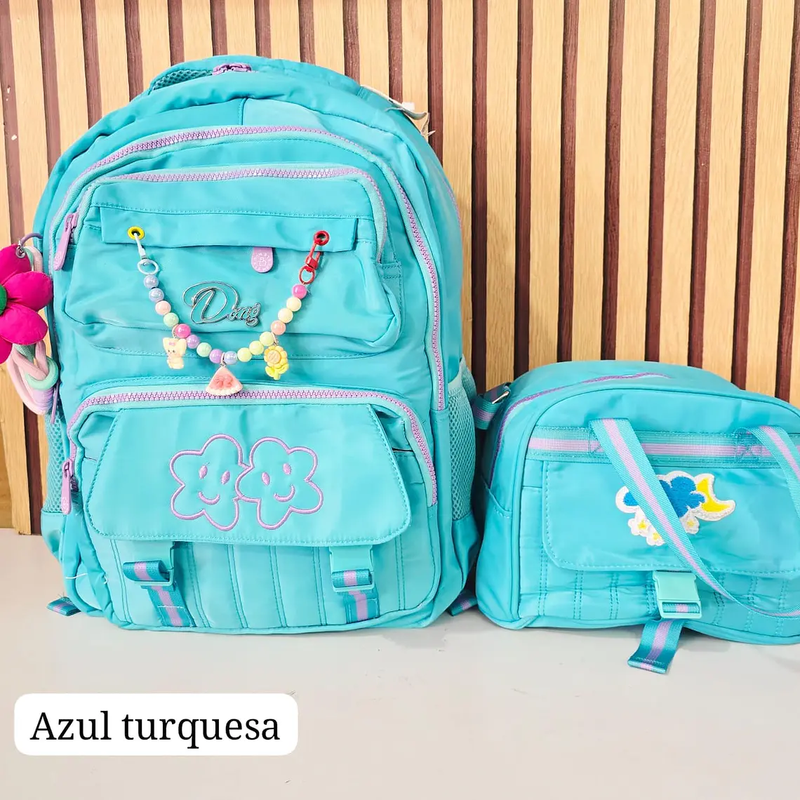 MOCHILA JUVENIL CON COLGANTE FLOR Y PULSERA MOD# S-8004-1🥰 7