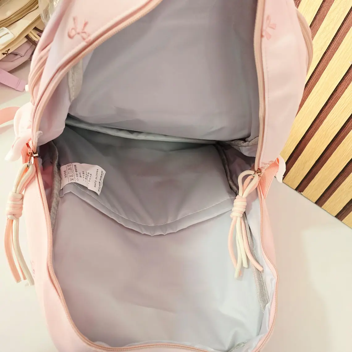 MOCHILA JUVENIL CON MONEDERITO Y ENCAJE (MOÑOS) MOD# 6925 9