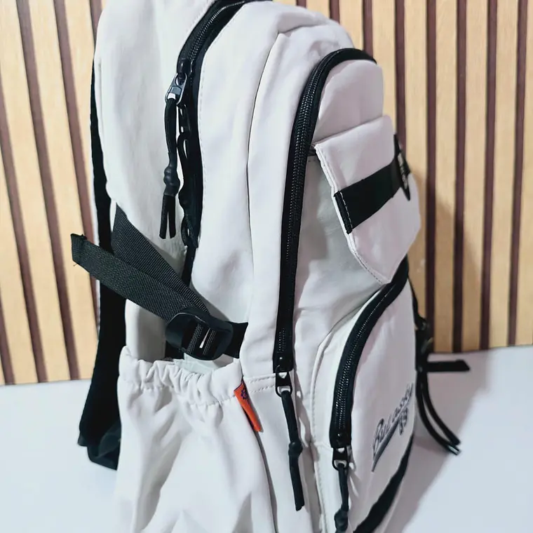 MOCHILA JUVENIL BULASKY 89 CON LLAVERO MOD# 6822 7