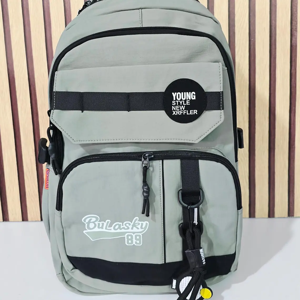 MOCHILA JUVENIL BULASKY 89 CON LLAVERO MOD# 6822 5