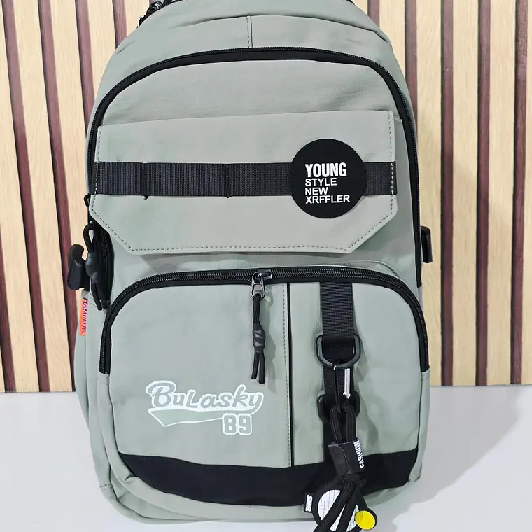 MOCHILA JUVENIL BULASKY 89 CON LLAVERO MOD# 6822 5