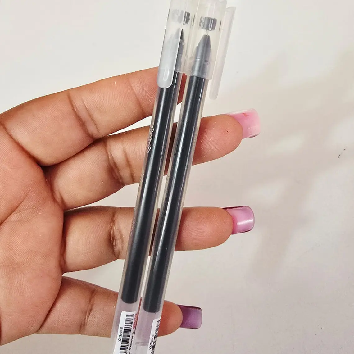 CAJITA BLANCA CON 12 BOLÍGRAFOS MOD# B-A1052ZX 2