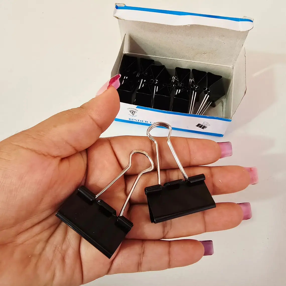 CAJITA CON 12 BINDER CLIPS PARA CARPETA MOD# WJ-100-19, 15, 32 📂 7