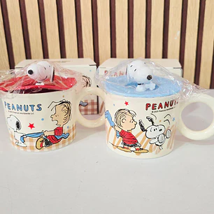 TAZA DE 360ML DISEÑO SNOOPY CON TAPA MOD# TCB-188