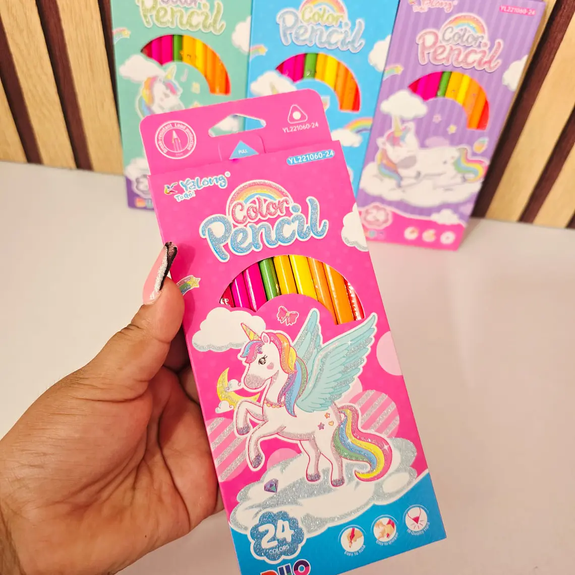 CAJITA CON 12 COLORES DE DOBLE PUNTA DISEÑO UNICORNIO MOD# YL221060-24 2
