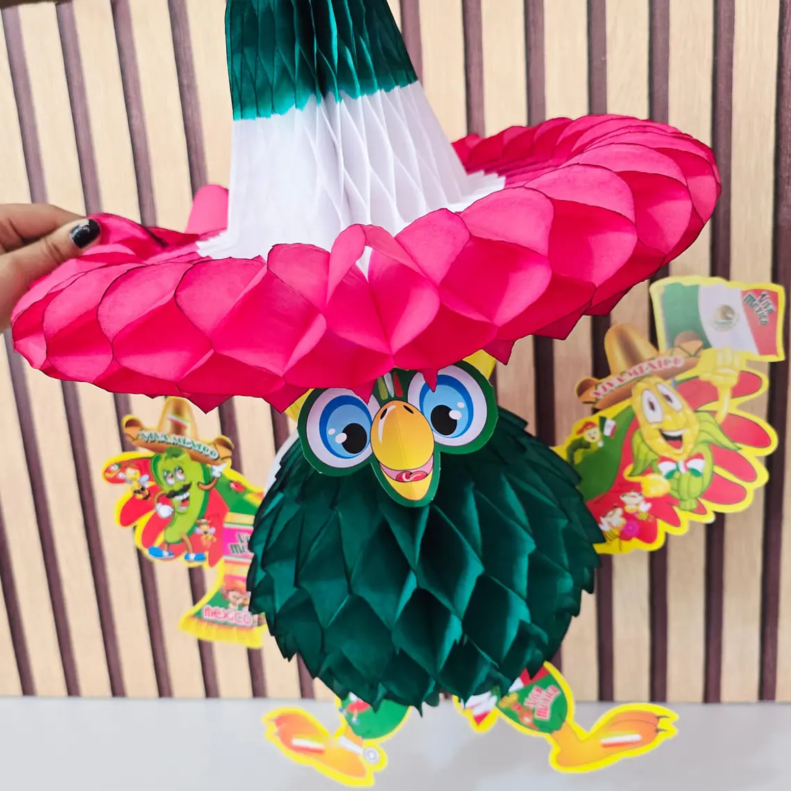 PERICO TRICOLOR DE PAPEL PICADO TIPO ACORDEÓN 2