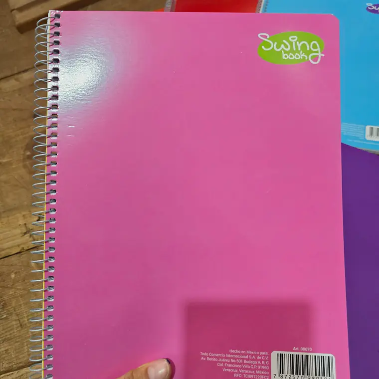 (RAYAS) o (CUADROS)  LIBRETA ECONÓMICA PROFESIONAL SWING BOOK CON 100 HOJAS COLORES LISOS MOD# 08070 ó 08073 3