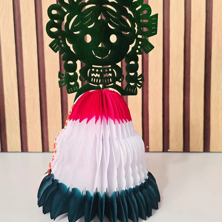 MUÑECA BRILLANTE MEXICANA CON VESTIDO DE PAPEL 3