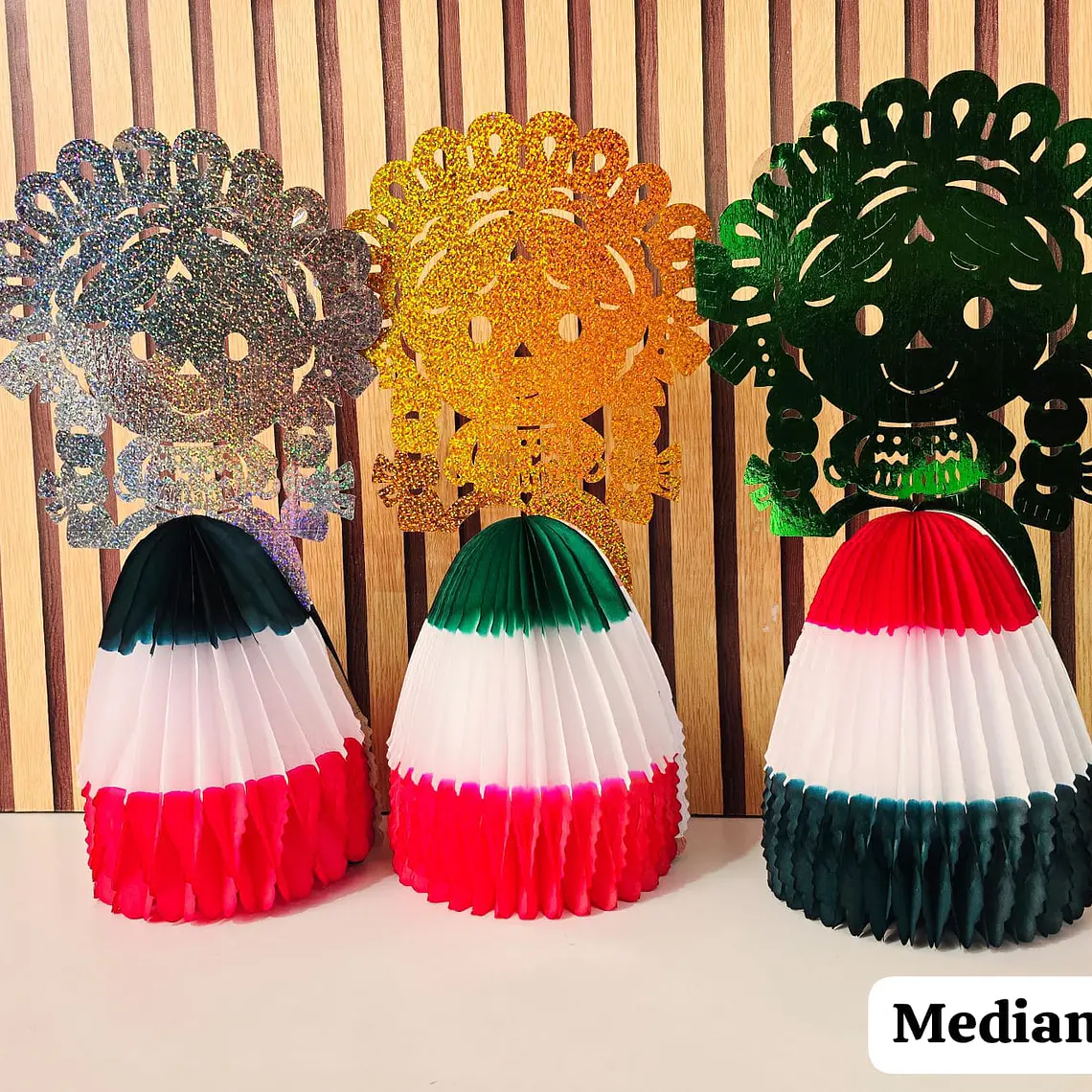 MUÑECA BRILLANTE MEXICANA CON VESTIDO DE PAPEL 4