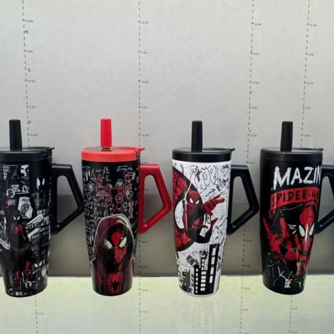 TERMO CON AGARRADERA SPIDERMAN DE 1100ML MOD# SN-004 1