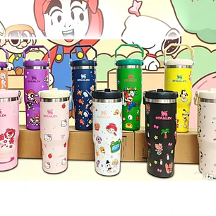 VASO TÉRMICO STANLEY CON ASA (PERSONAJES) 887 ML MOD# 8820