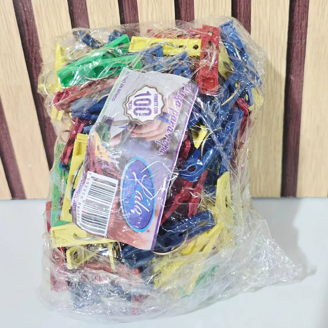 BOLSA CON 100 PINZAS PARA ROPA 2