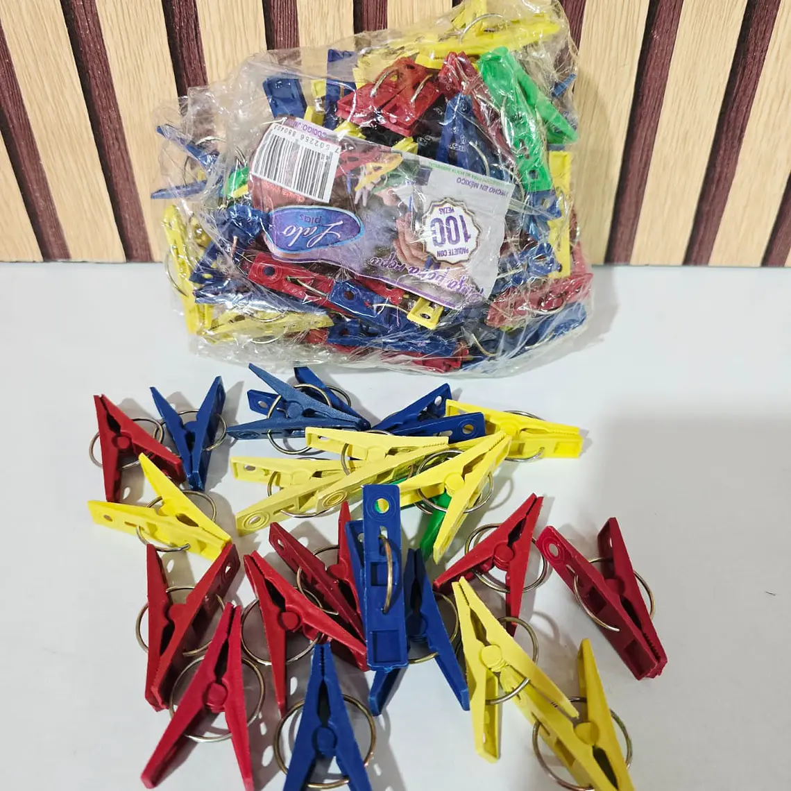 BOLSA CON 100 PINZAS PARA ROPA 3
