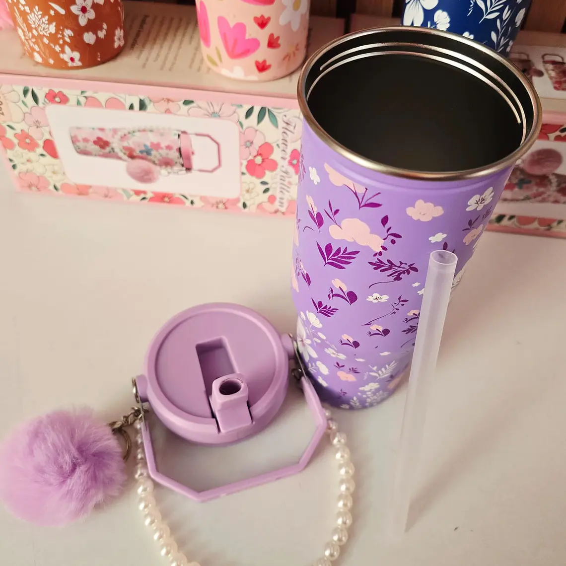 VASO TÉRMICO DE 887ML CON POMPÓN Y PERLAS MOD# VASOS C20 9