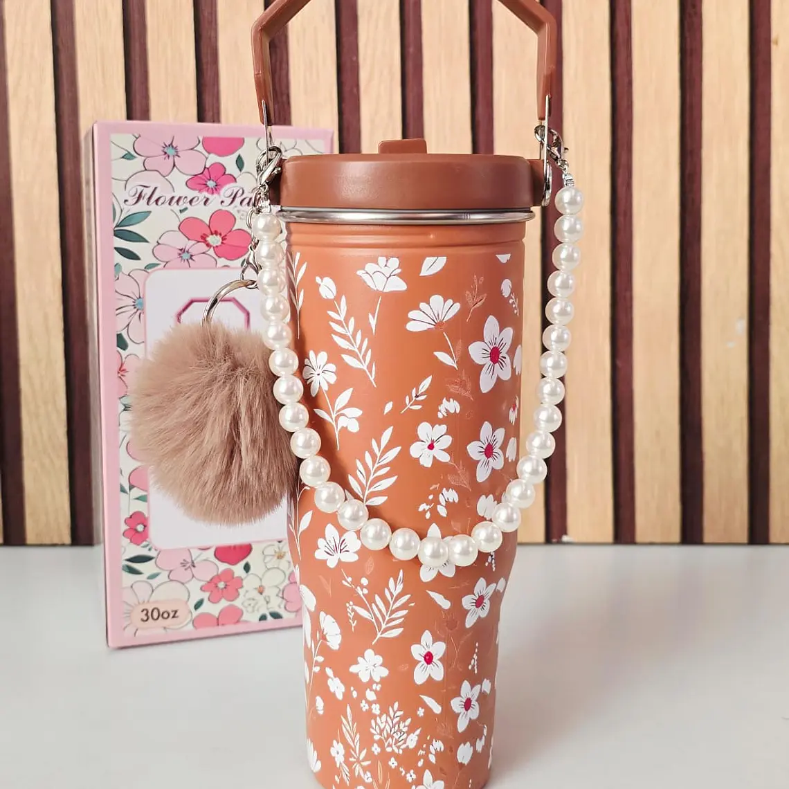 VASO TÉRMICO DE 887ML CON POMPÓN Y PERLAS MOD# VASOS C20 6