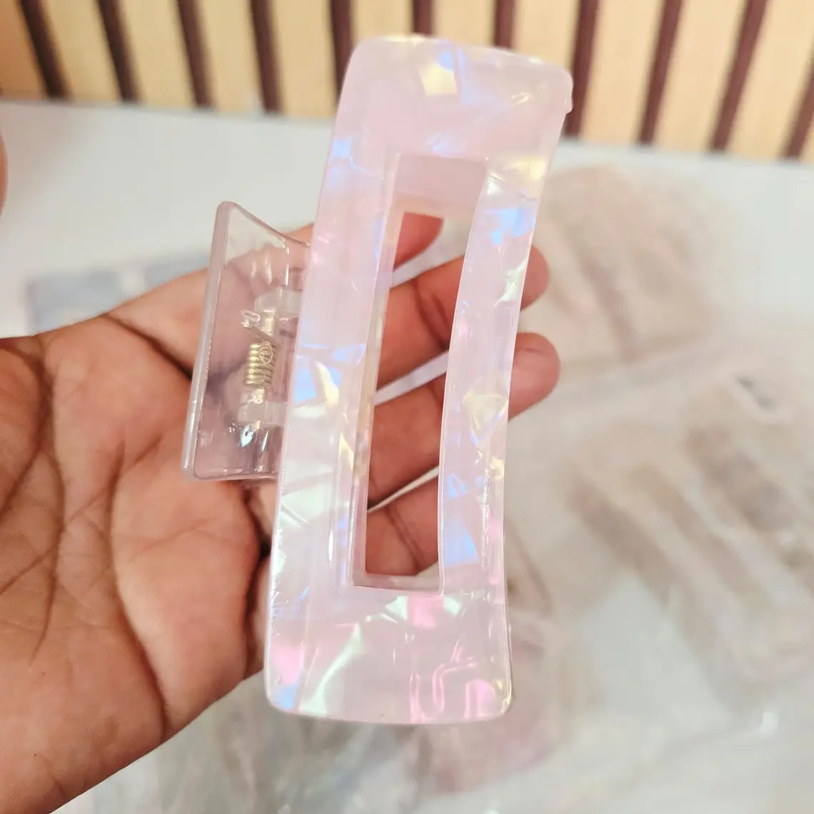 1 PINZA RECTANGULAR PARA EL CABELLO MOD# W-JH-11098 2