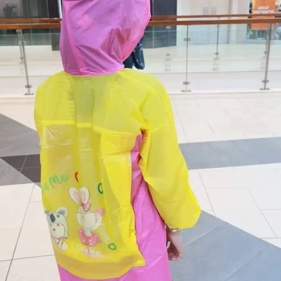 IMPERMEABLE PARA NIÑOS CON CAPUCHA Y AMPLIACIÓN PARA MOCHILA MOD# TH-168 ☔🌧️ 12