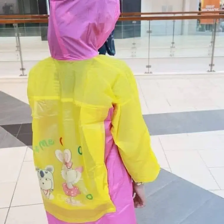 IMPERMEABLE PARA NIÑOS CON CAPUCHA Y AMPLIACIÓN PARA MOCHILA MOD# TH-168 ☔🌧️ 12
