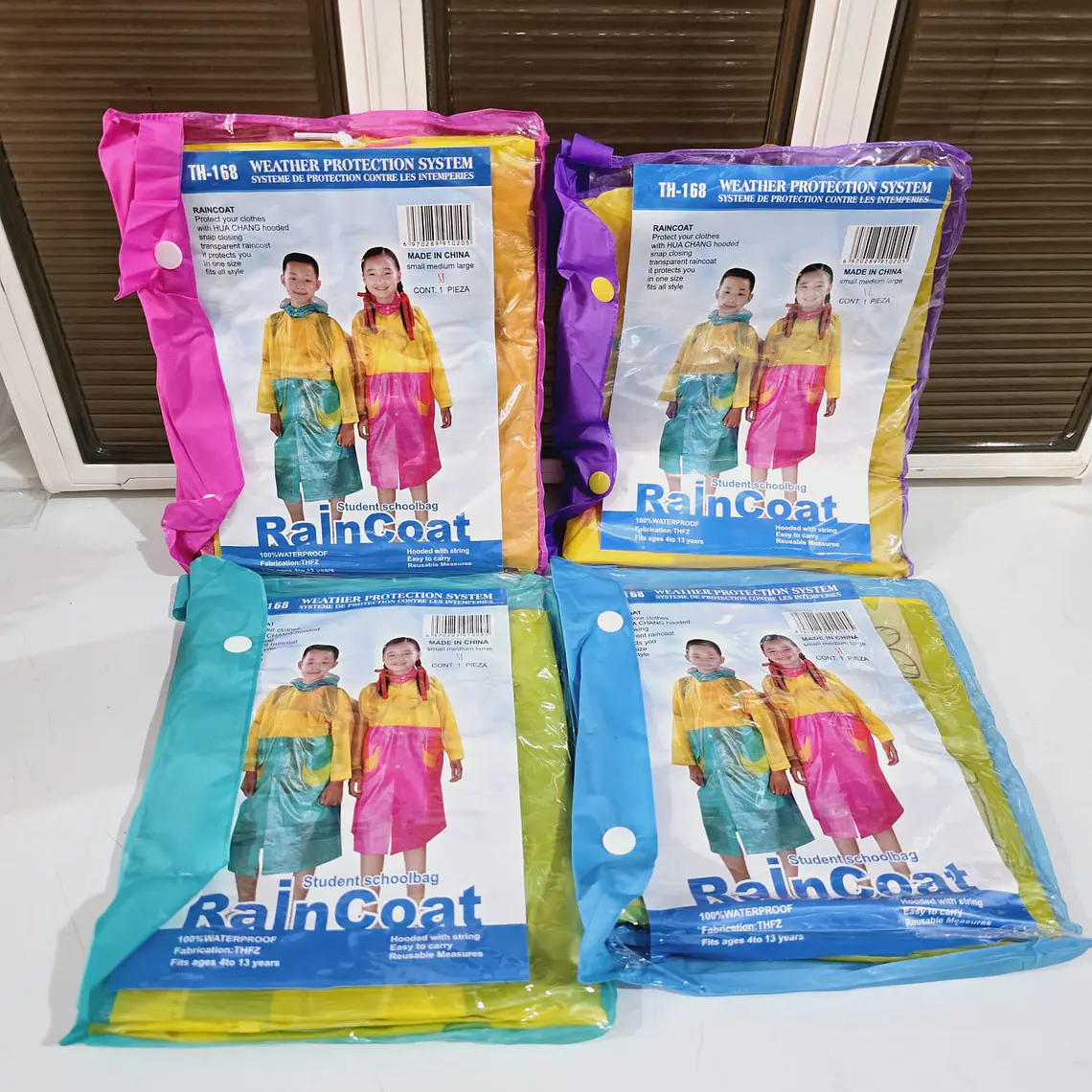 IMPERMEABLE PARA NIÑOS CON CAPUCHA Y AMPLIACIÓN PARA MOCHILA MOD# TH-168 ☔🌧️ 13