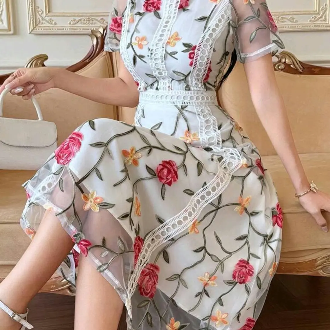 VESTIDO BLANCO CON FLORES TALLA CH 2