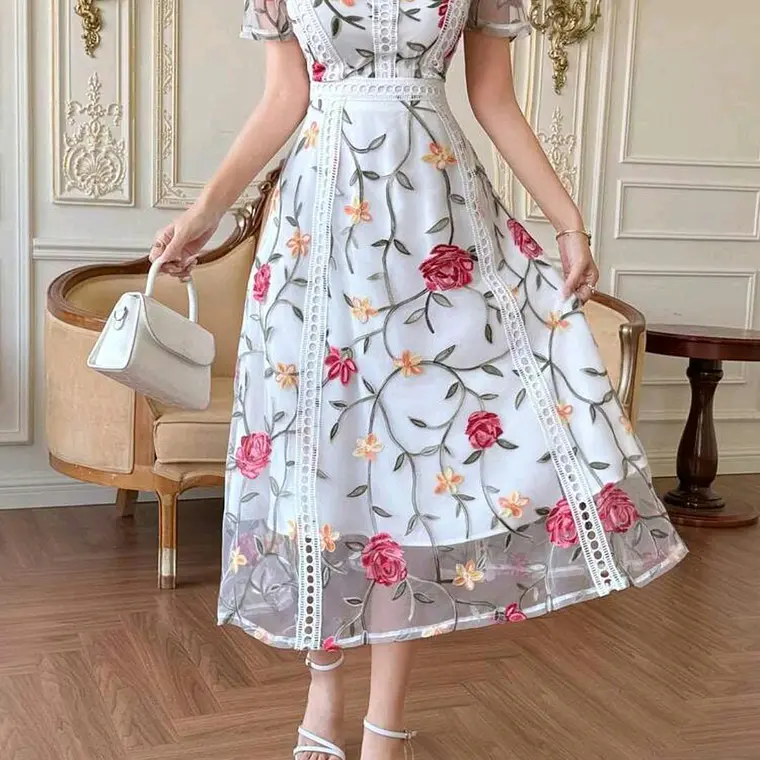 VESTIDO BLANCO CON FLORES TALLA CH 3