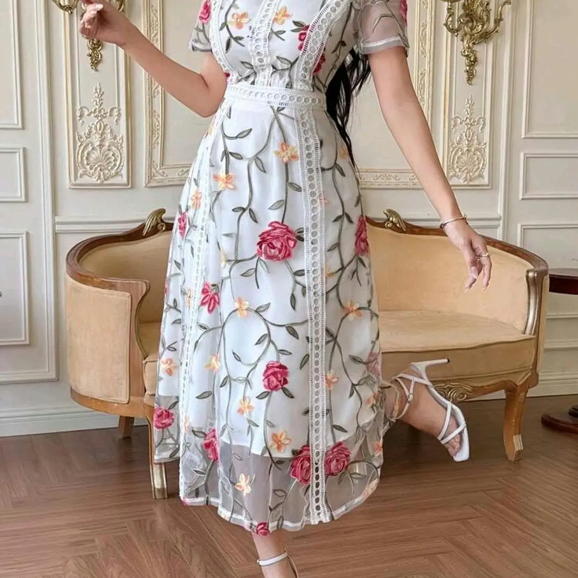 VESTIDO BLANCO CON FLORES TALLA CH 4