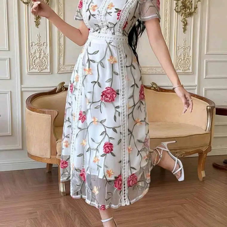 VESTIDO BLANCO CON FLORES TALLA CH 4