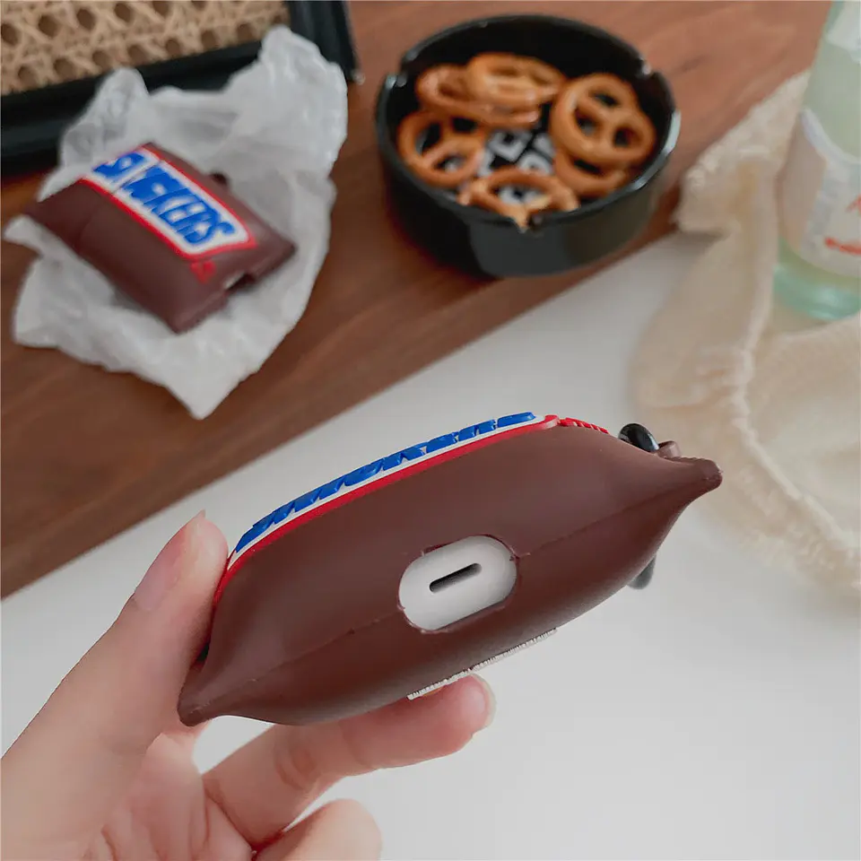 Preventa carcasa Airpods Snickers 2